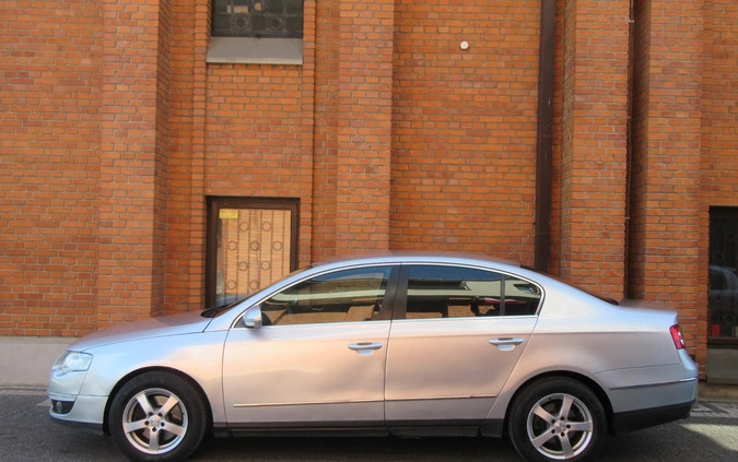 Volkswagen Passat cena 10900 przebieg: 271777, rok produkcji 2005 z Radom małe 37